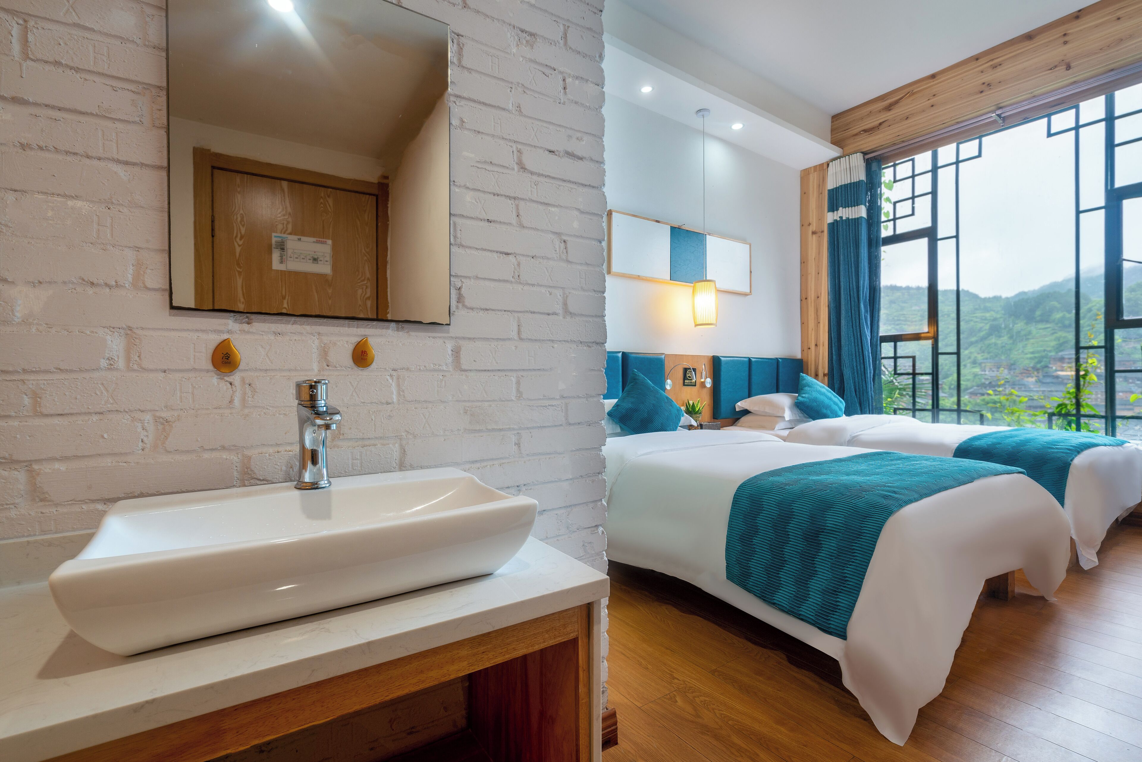 Xijiang Yunting Light Luxury Panoramic 3*