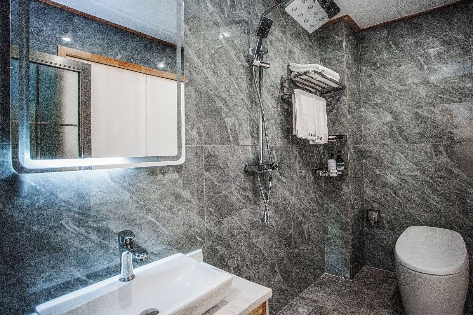 Xijiang Yunting Light Luxury Panoramic 3*