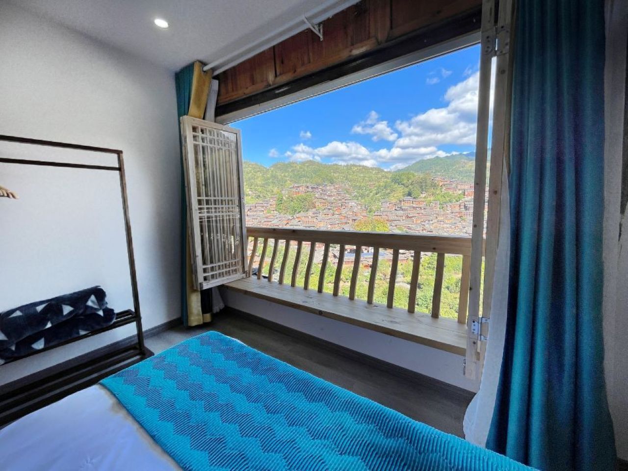Xijiang Yunting Light Luxury Panoramic 3*