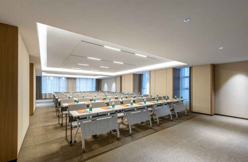 Atour Hotel Zhongshan Henglan Changxin Times Square 4*