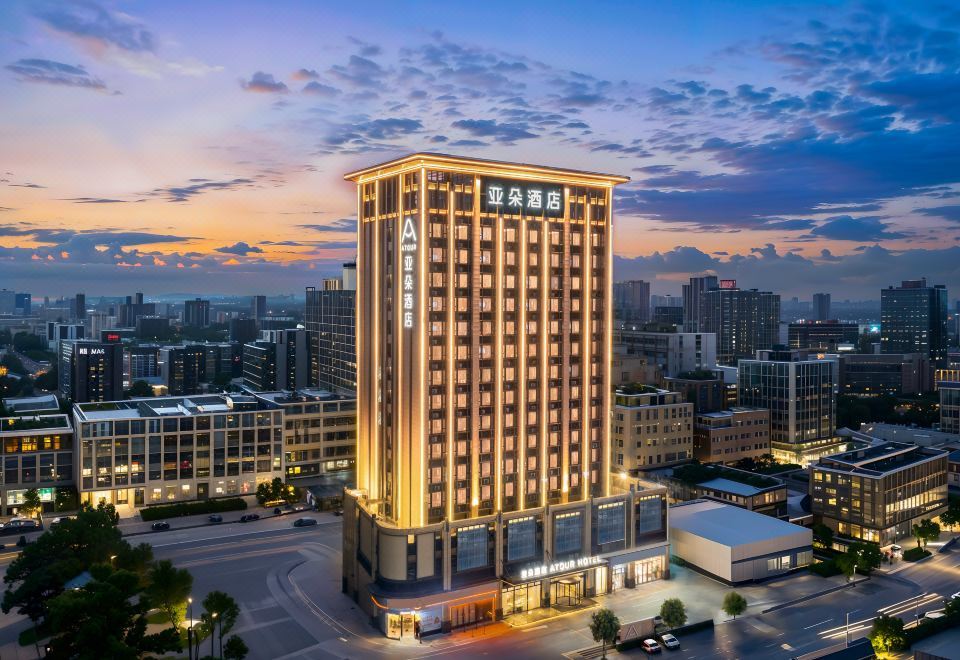 Atour Hotel Zhongshan Henglan Changxin Times Square 4*