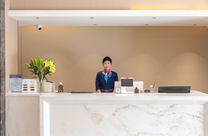 Meihao R Royalss Hotel (Qingdao Zhanqiao Railway Station Branch) 3*
