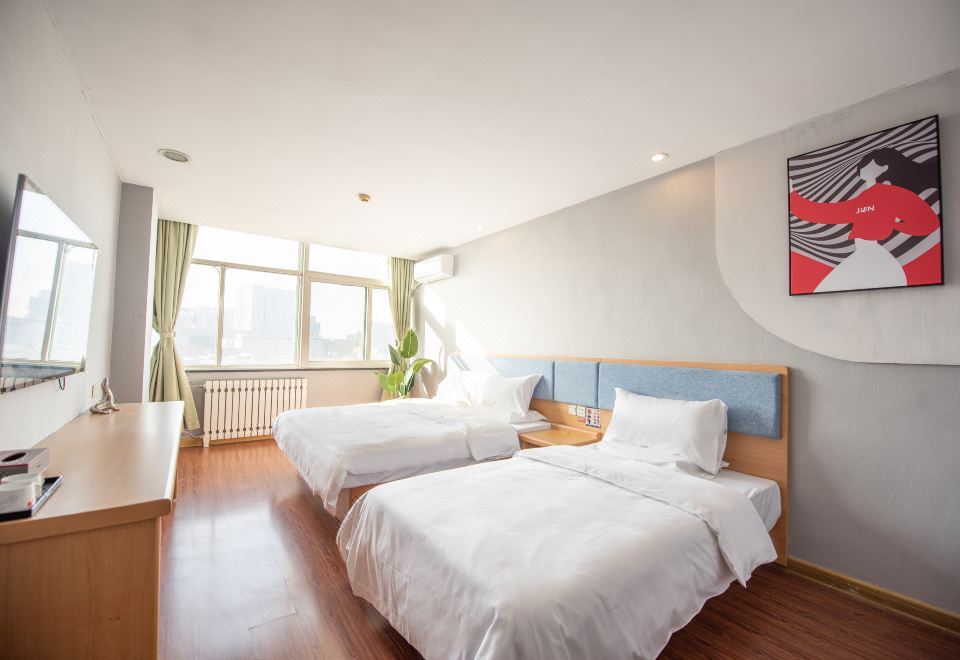 Junyi Chain Hotel (Weifang Railway Station Taihua City Store) 2*