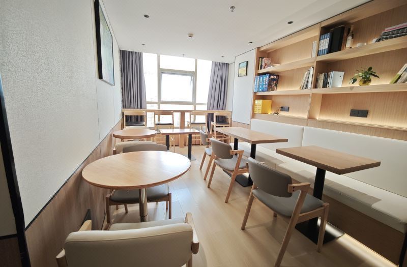 Ouyue High-altitude Intelligent Hotel (Guanyinqiao , Hongqihegou Metro Station, Chongqing) 3*