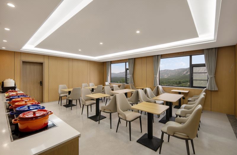 QIANNA HOTEL GLORIOUS (Dengfeng Songshan Scenic Area) 3*