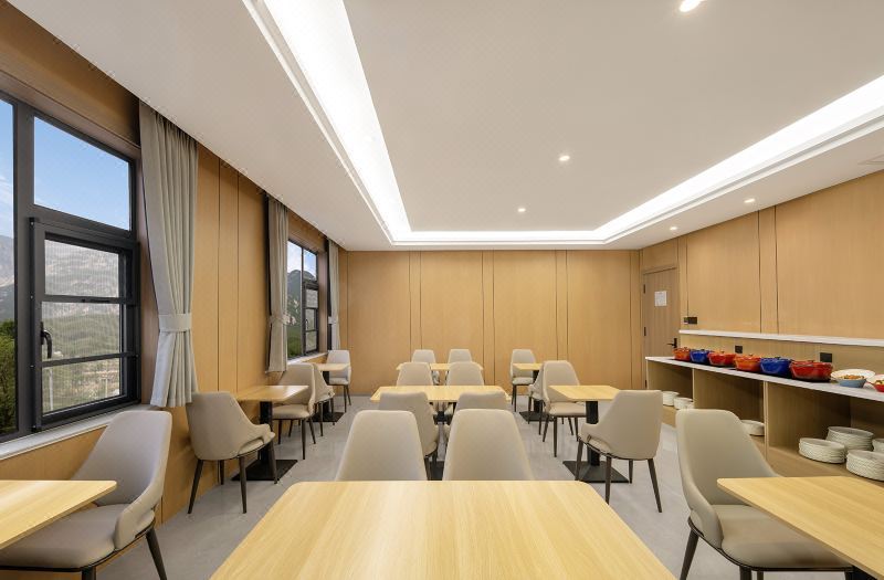 QIANNA HOTEL GLORIOUS (Dengfeng Songshan Scenic Area) 3*