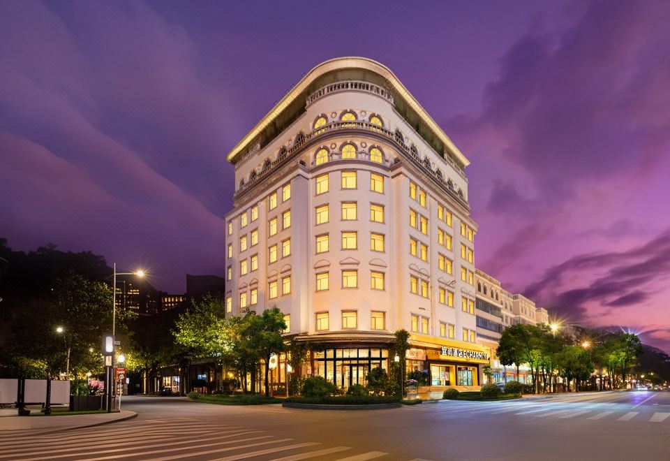 ECHARM Hotel (Baotou Qingshan Wangfujing Branch) 3*