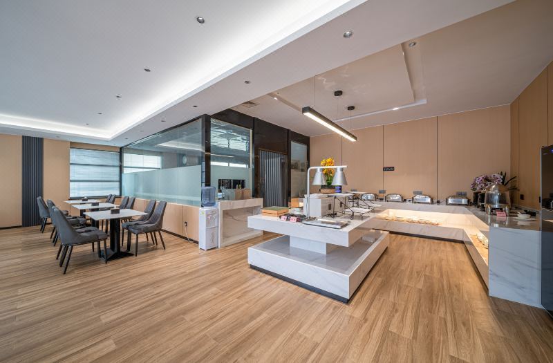 Eisman International Hotel 3*