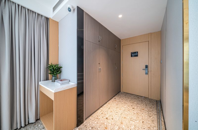 Eisman International Hotel 3*