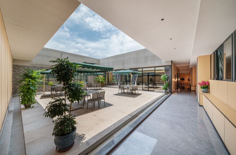 Eisman International Hotel 3*