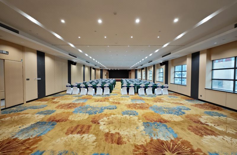 Eisman International Hotel 3*