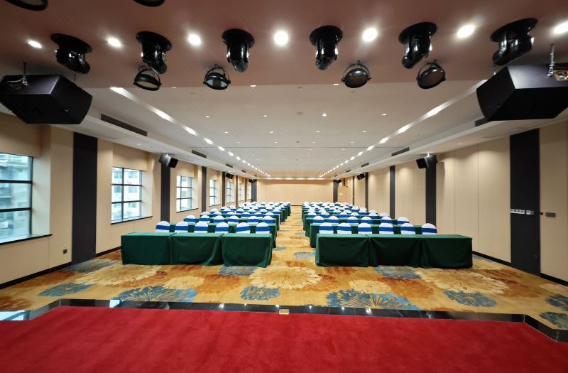 Eisman International Hotel 3*