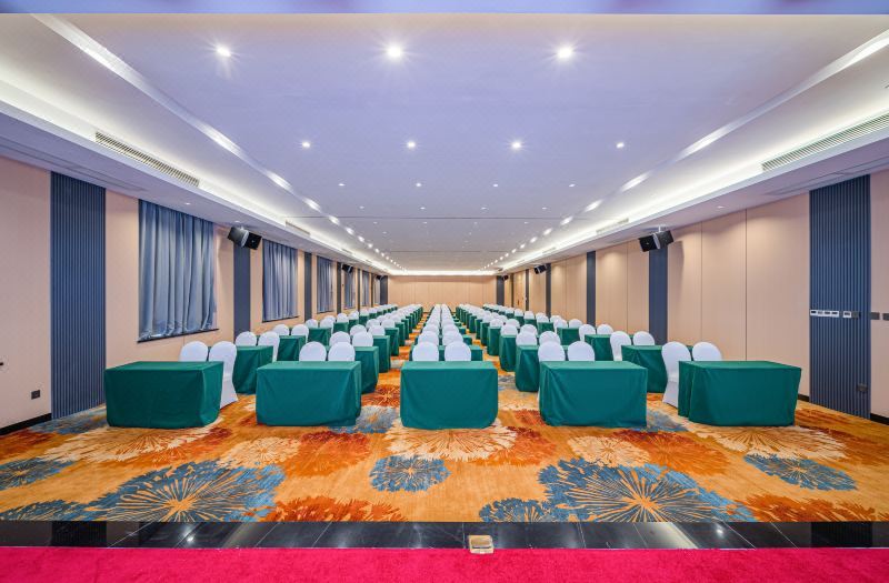 Eisman International Hotel 3*
