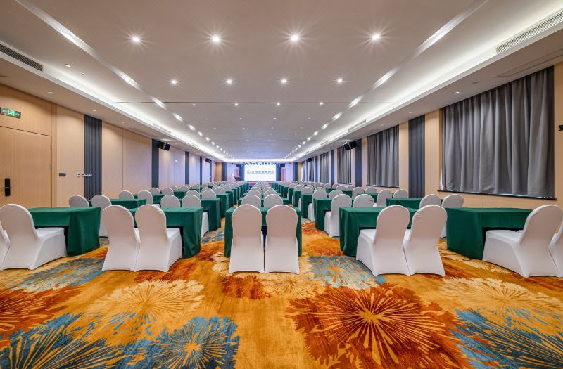 Eisman International Hotel 3*