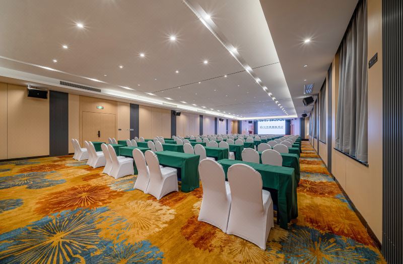 Eisman International Hotel 3*