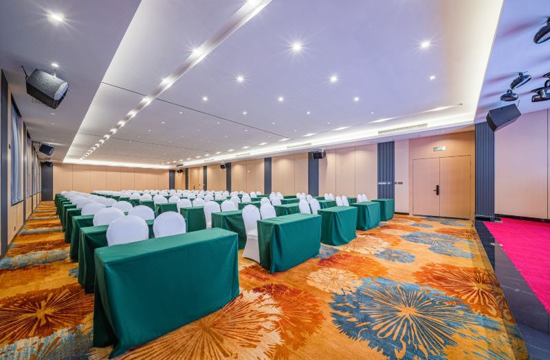 Eisman International Hotel 3*
