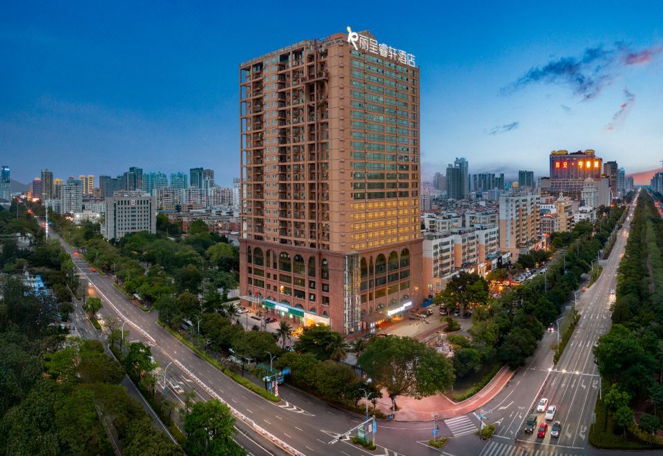 Licheng Ruixuan Hotel 3*