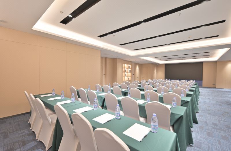 Yuebo International Hotel 2*