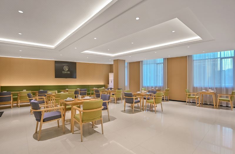 Yuebo International Hotel 2*