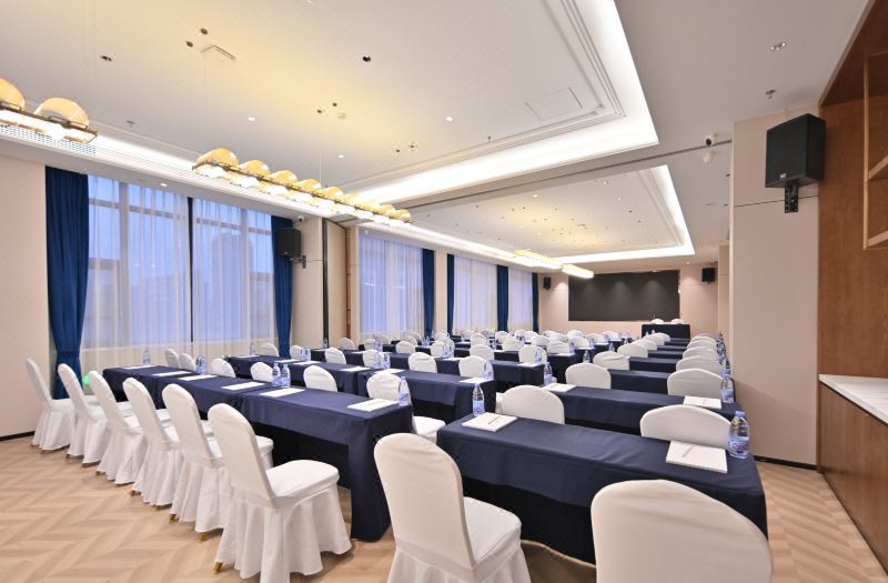Yuebo International Hotel 2*