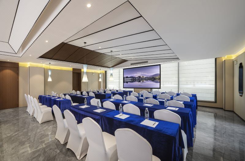 Moshang Light Residence Hotel (Urumqi Midong Wuyue Plaza Branch) 3*