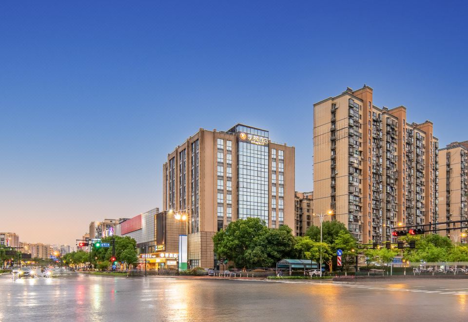 Jifeng Hotel (Hangzhou 303 Life Square Jinjiadu Subway Station Branch) 3*