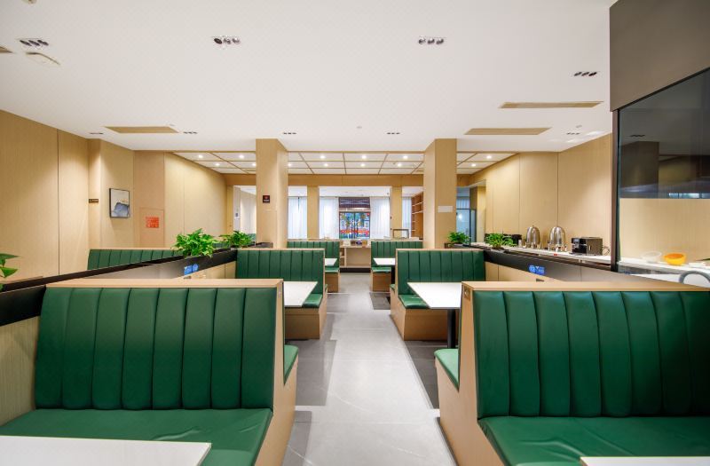 Urba Hotel (Lishui College Central Hospital) 3*