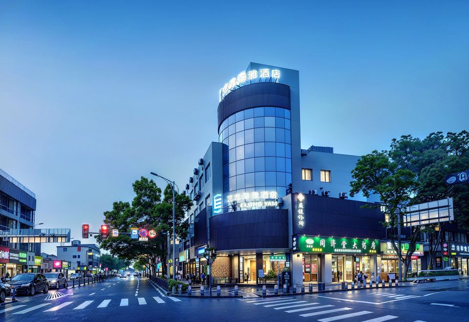 Yilong Haiya Hotel (Yangming Ancient Town Store in Yuyao, Ningbo) 2*