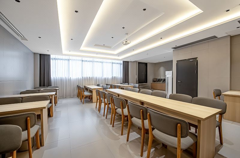 Huayi Selected Hotel (Xiushan Railway Station Branch) 2*