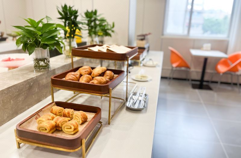 Home Inn Suotelanna (Chongqing Shiqiapu Metro Station Branch) 2*