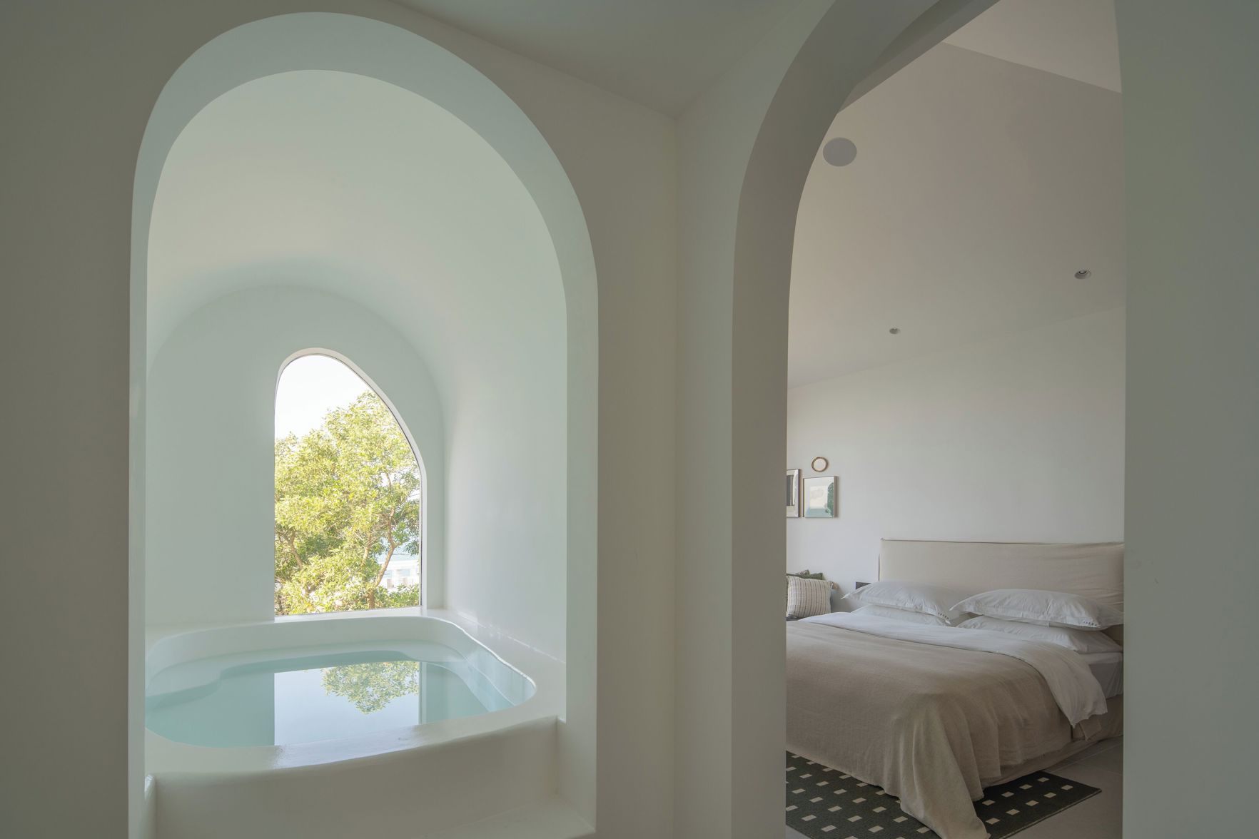 Miyue Roman Holiday Bubble Pool hotel 3*
