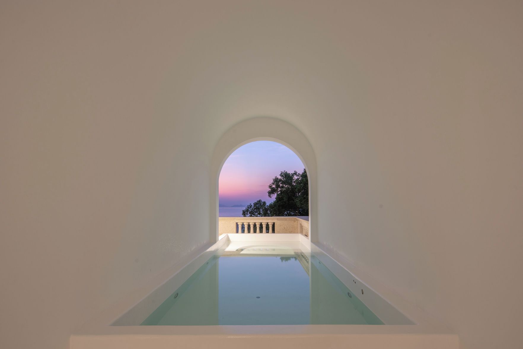 Miyue Roman Holiday Bubble Pool hotel 3*