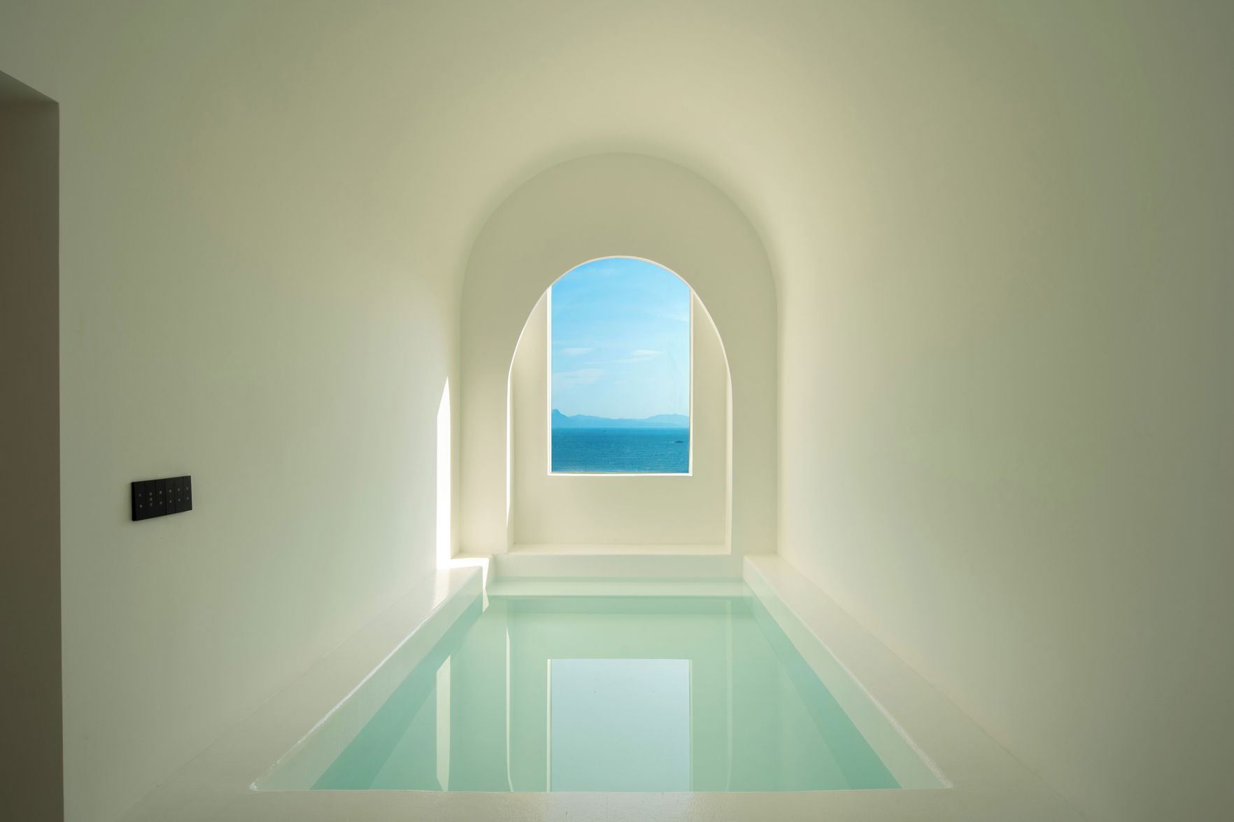Miyue Roman Holiday Bubble Pool hotel 3*