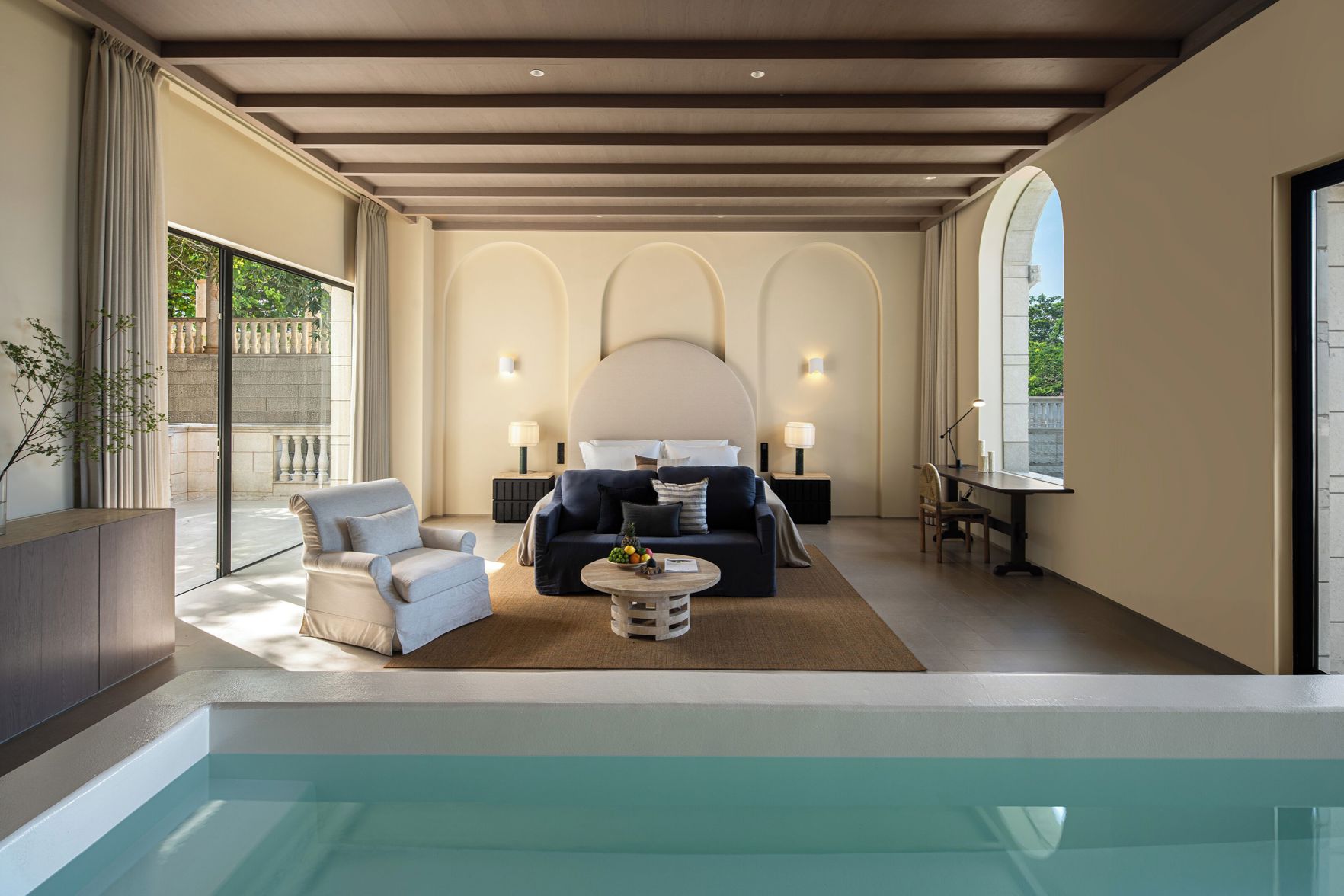 Miyue Roman Holiday Bubble Pool hotel 3*