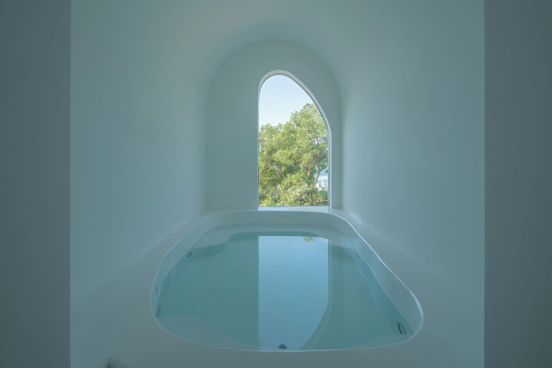 Miyue Roman Holiday Bubble Pool hotel 3*