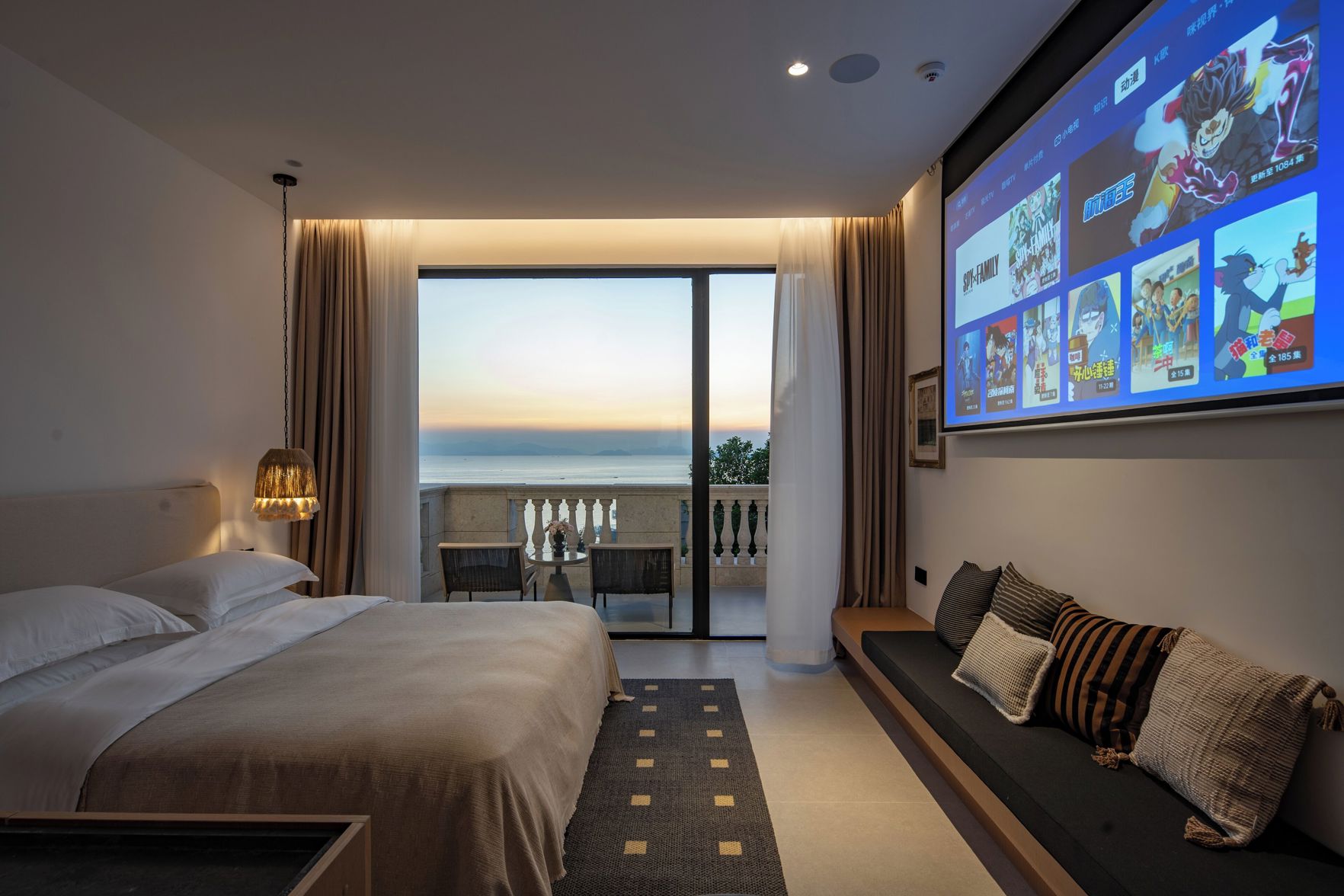 Miyue Roman Holiday Bubble Pool hotel 3*