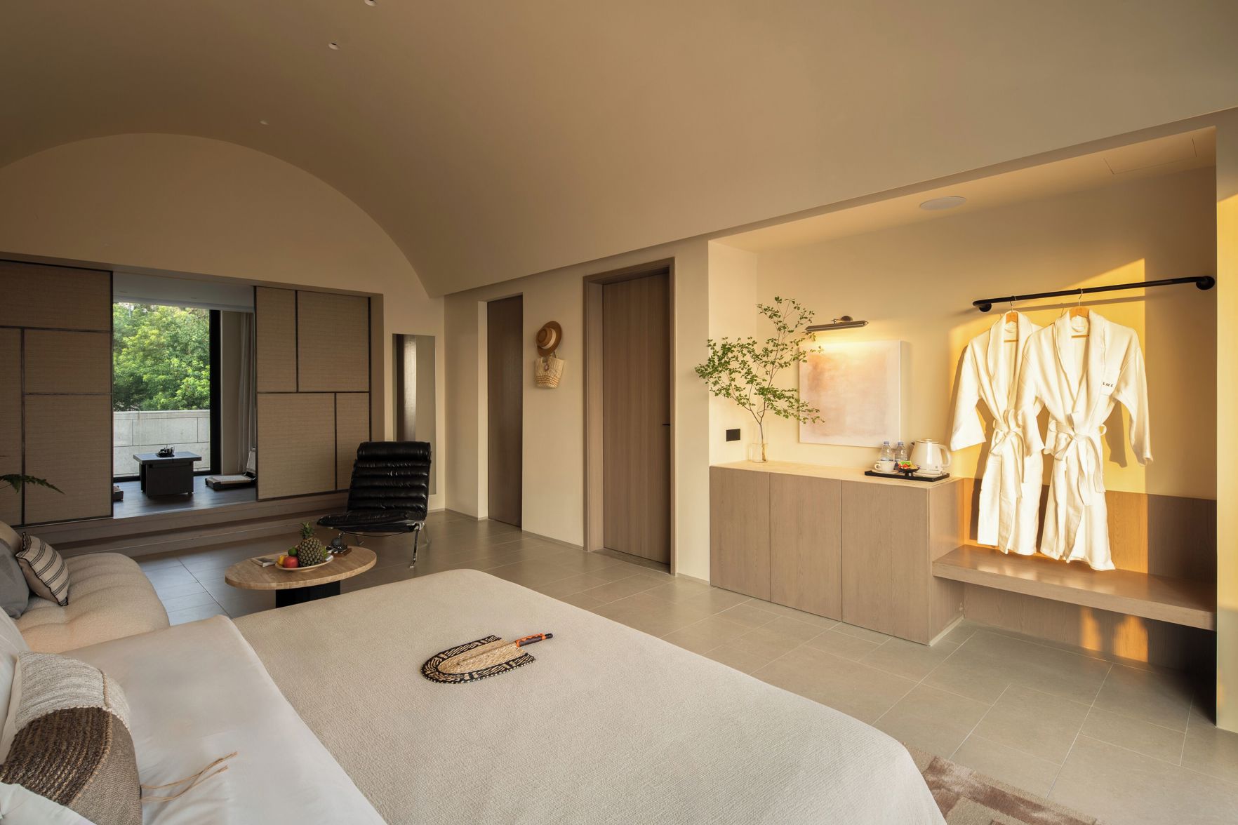 Miyue Roman Holiday Bubble Pool hotel 3*