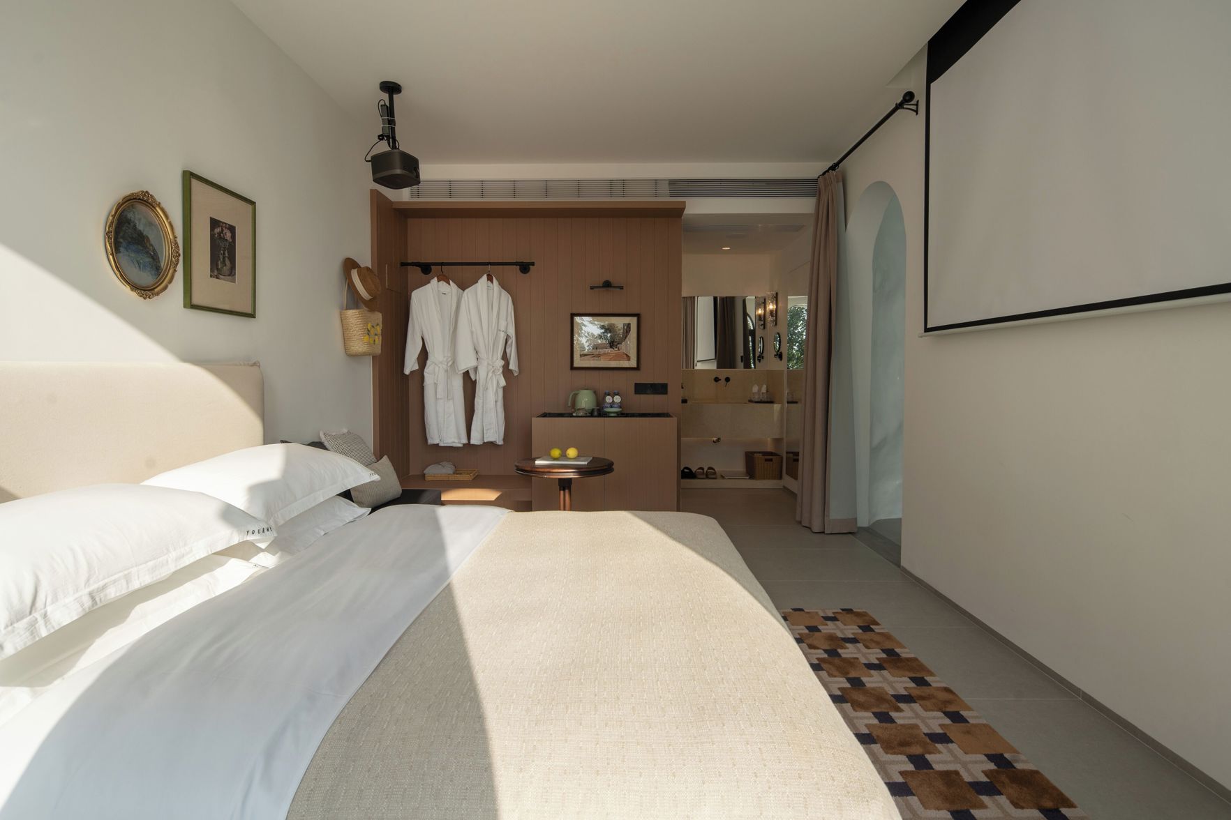 Miyue Roman Holiday Bubble Pool hotel 3*