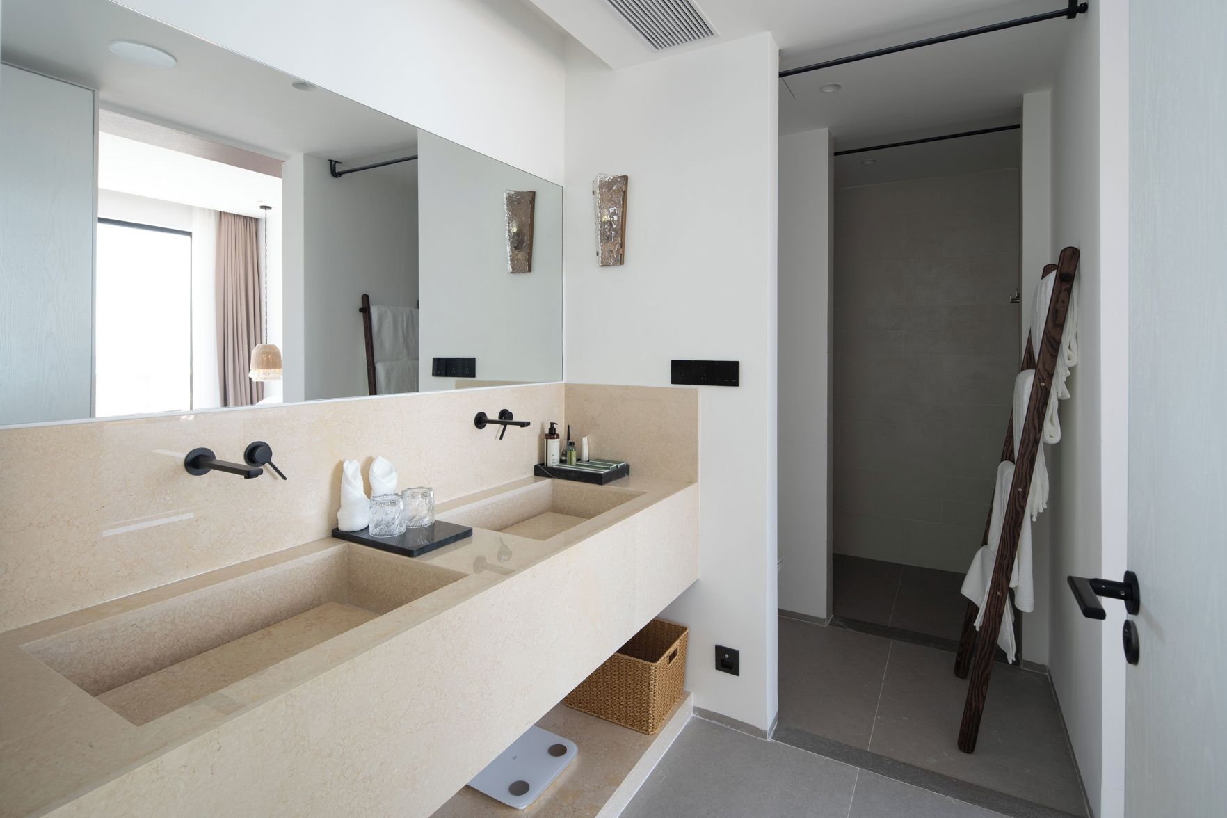 Miyue Roman Holiday Bubble Pool hotel 3*