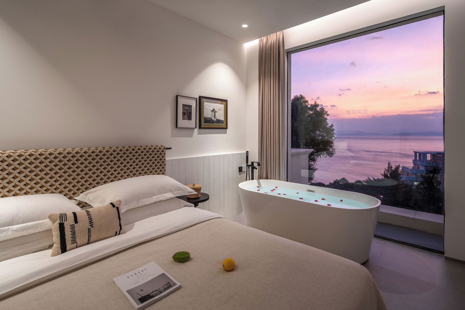 Miyue Roman Holiday Bubble Pool hotel 3*