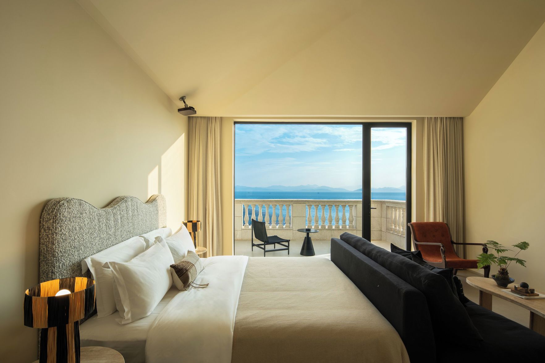 Miyue Roman Holiday Bubble Pool hotel 3*