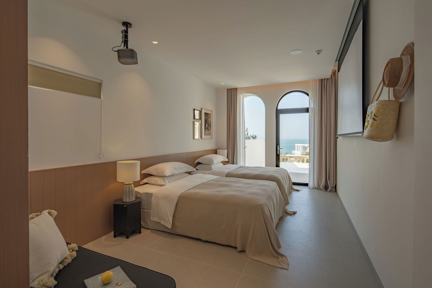 Miyue Roman Holiday Bubble Pool hotel 3*