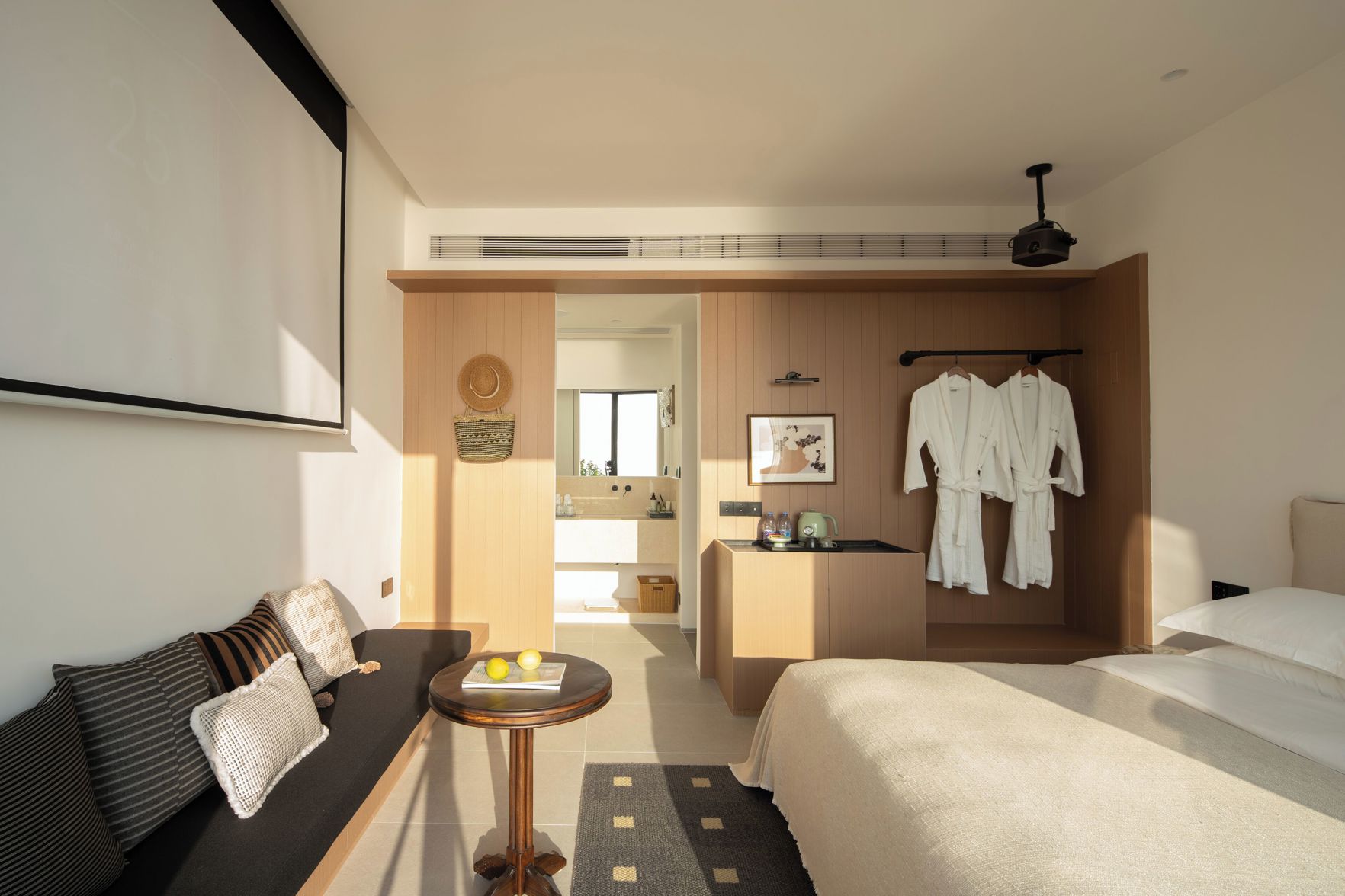 Miyue Roman Holiday Bubble Pool hotel 3*