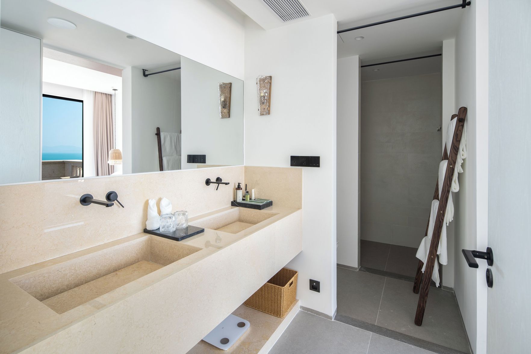 Miyue Roman Holiday Bubble Pool hotel 3*