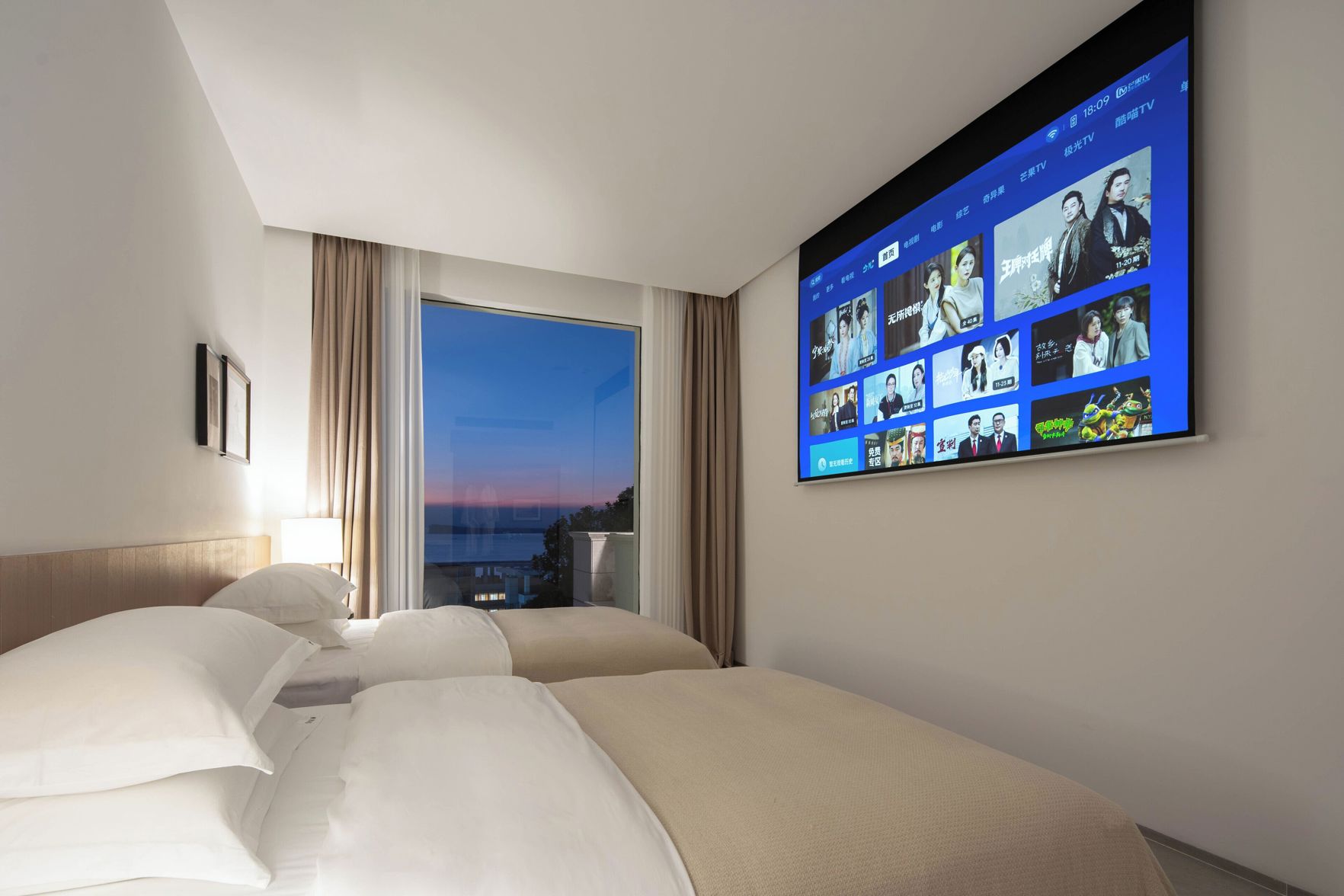 Miyue Roman Holiday Bubble Pool hotel 3*