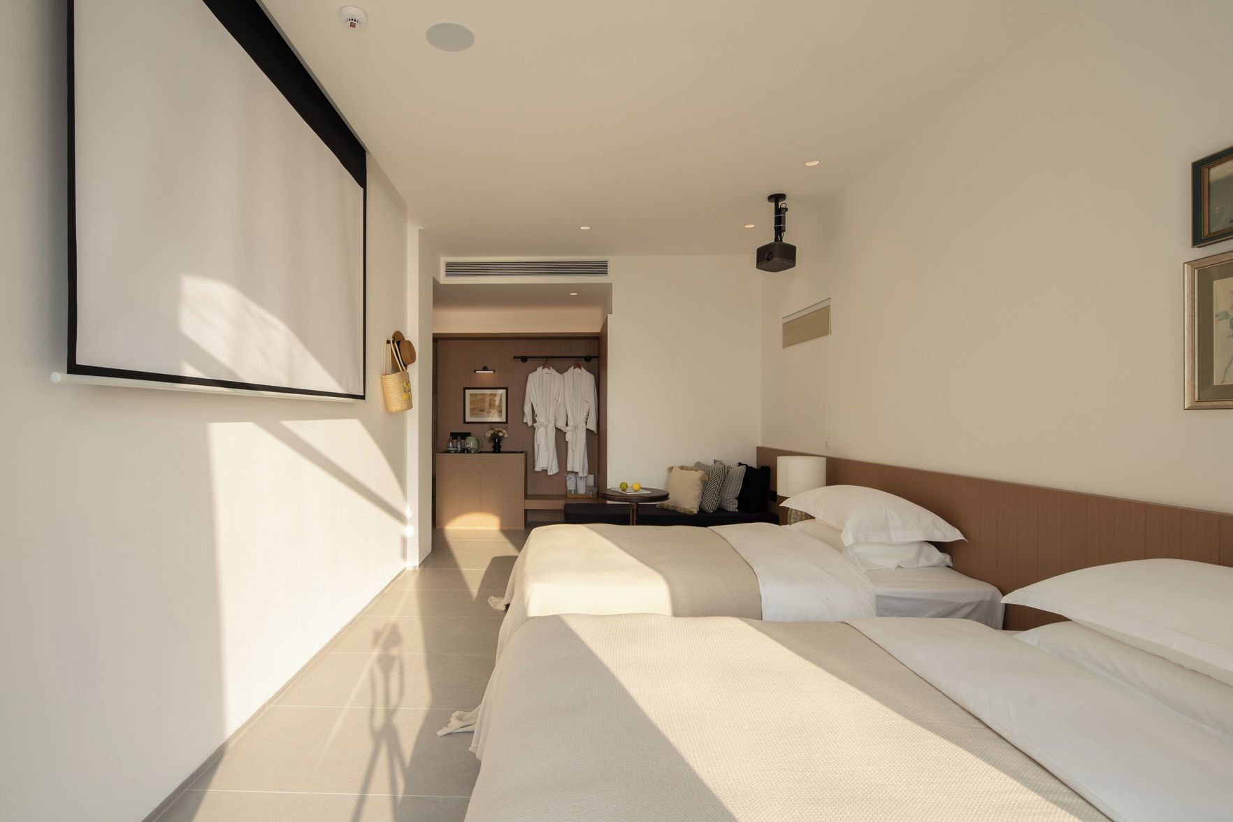 Miyue Roman Holiday Bubble Pool hotel 3*