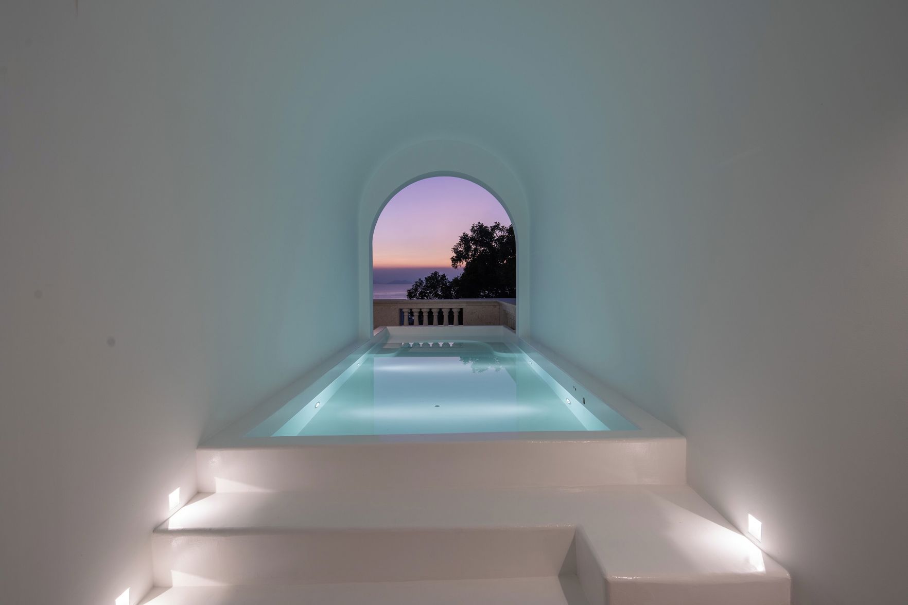 Miyue Roman Holiday Bubble Pool hotel 3*