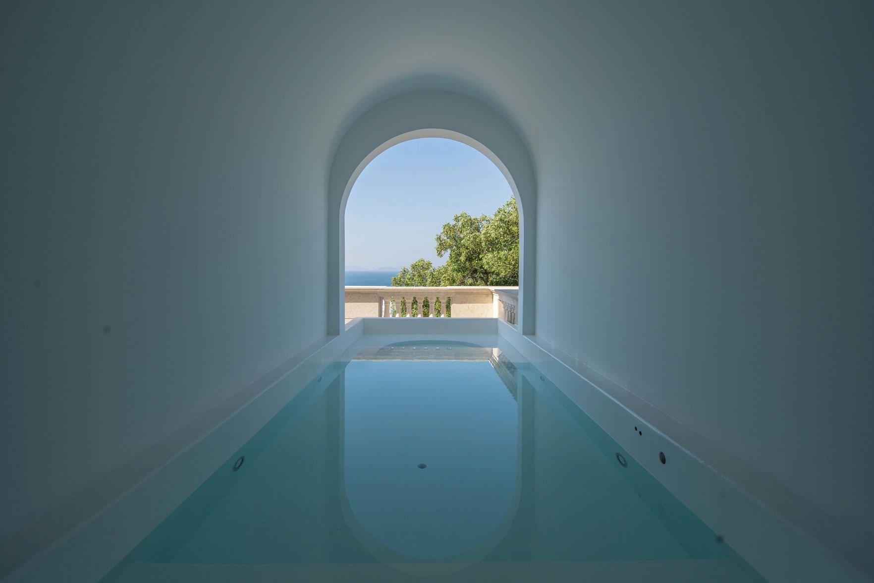 Miyue Roman Holiday Bubble Pool hotel 3*