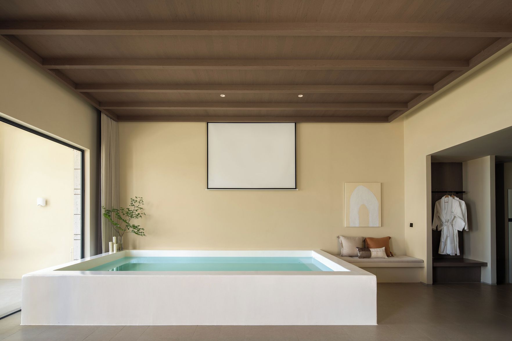 Miyue Roman Holiday Bubble Pool hotel 3*