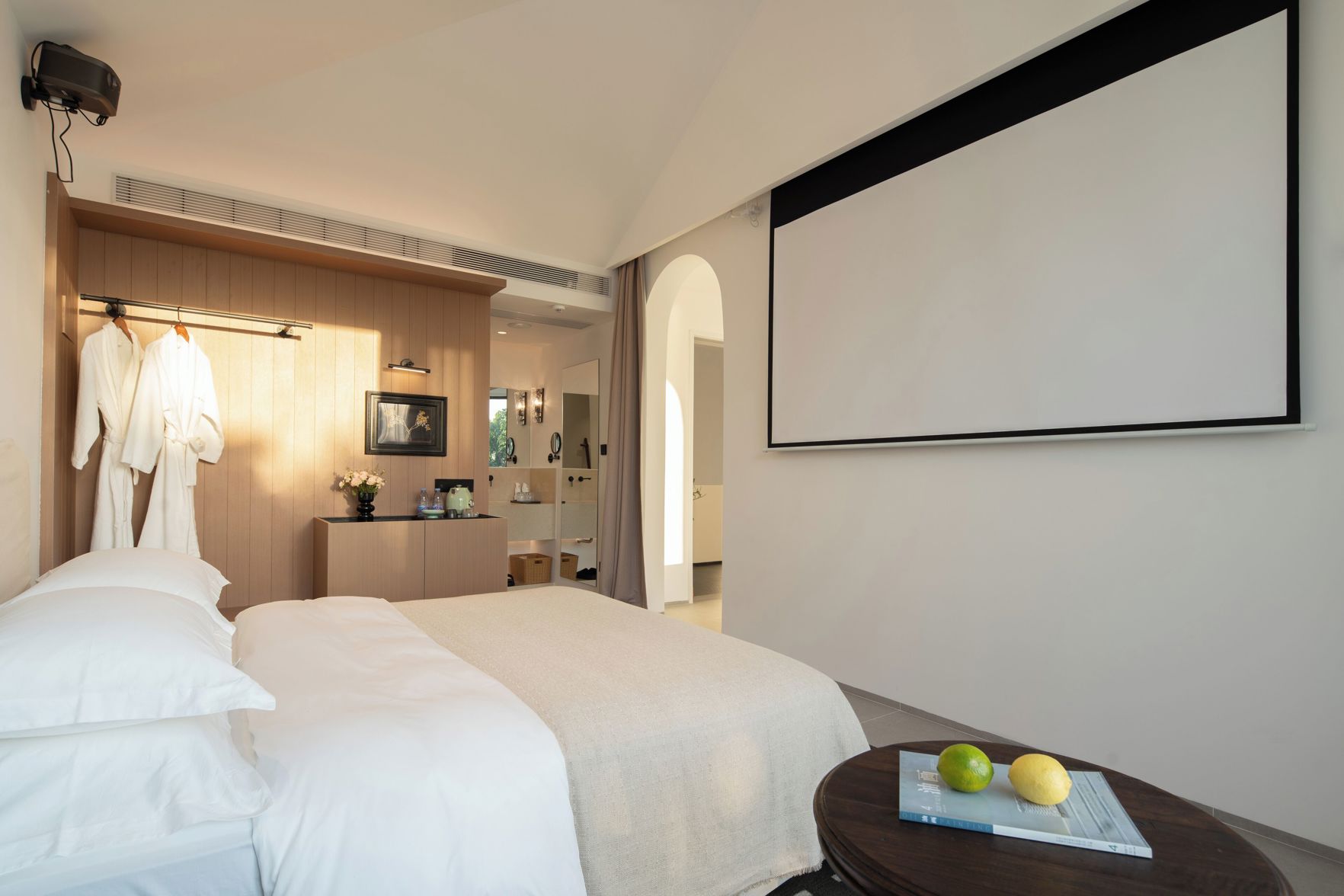 Miyue Roman Holiday Bubble Pool hotel 3*